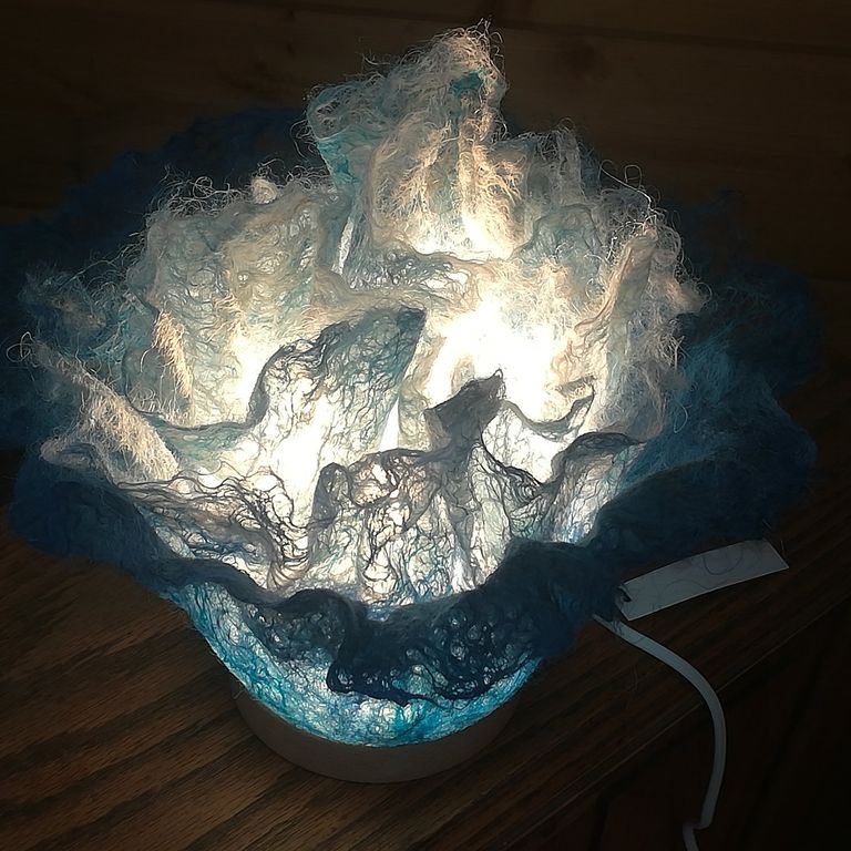 Luminaire à base de laine feutrée