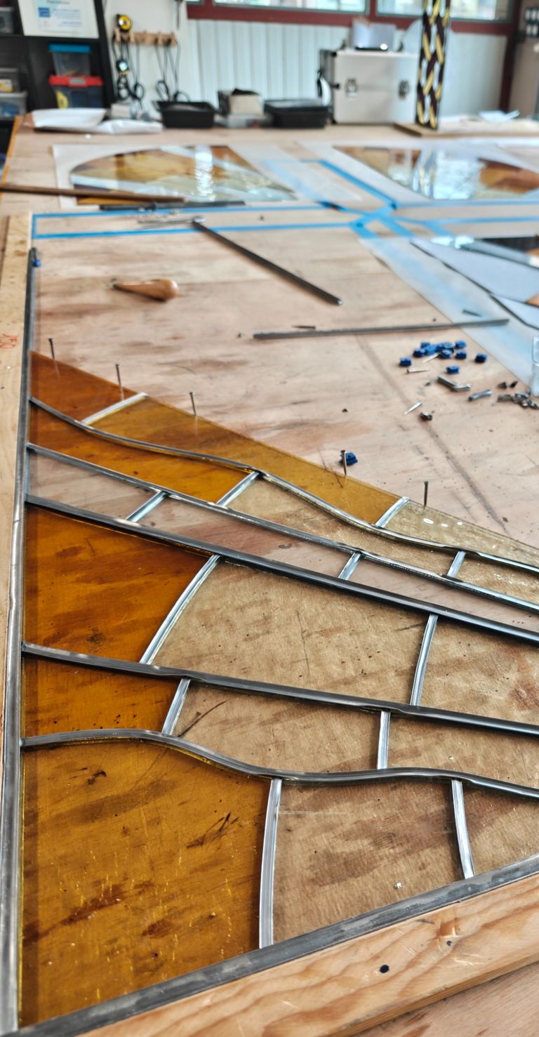 Atelier Vitrail du Léman ; vitraux en cours pour la chapelle de Solaison